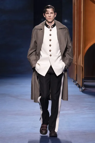 Look 32